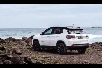 Why the Jeep Compass is Perfect for Urban Living: Manoeuvrability, Comfort, and Style Image