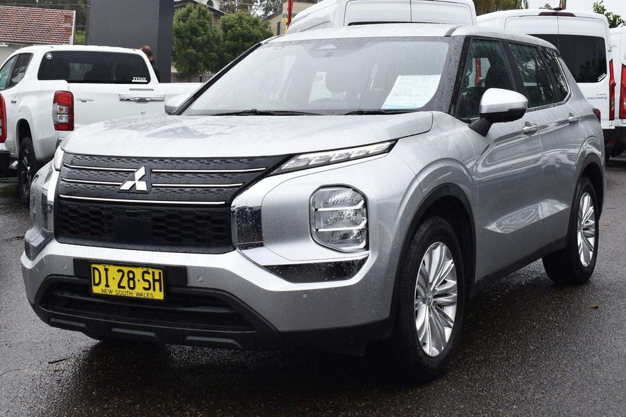 2023 Mitsubishi Outlander ES ZM Auto 2WD MY23 Photo 4